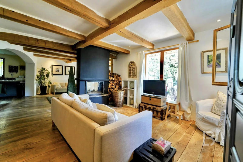 Maison - 256 m² - 11 pièces