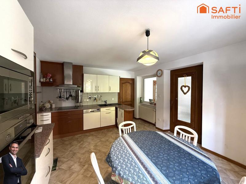 Maison - 260 m² - 12 pièces