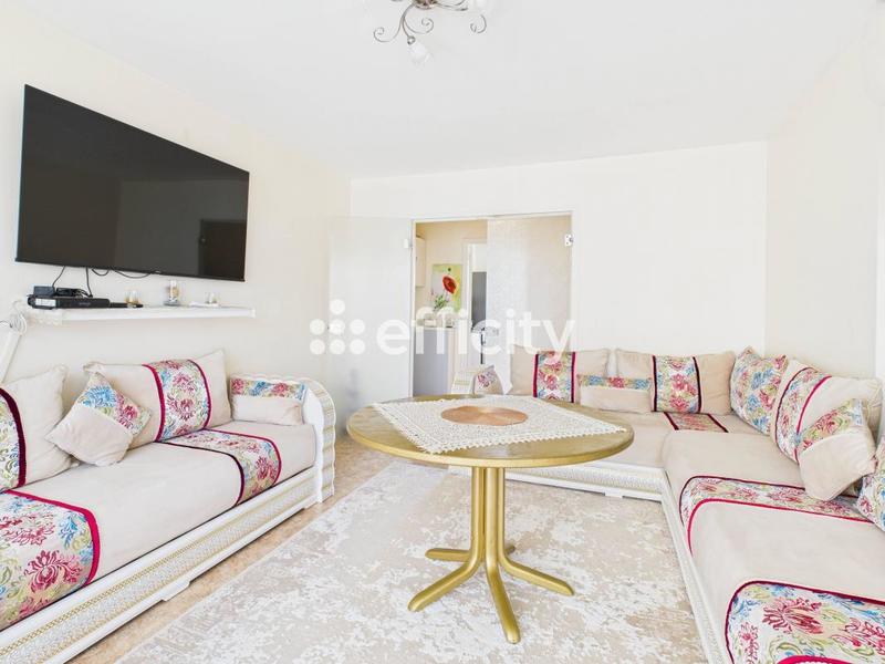 Appartement - 77 m² - 5 pièces