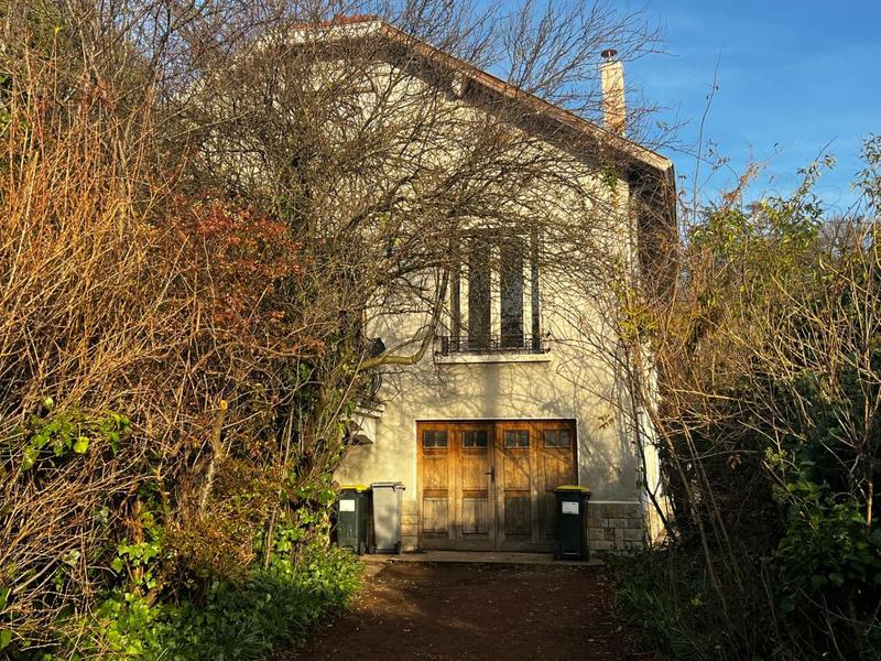 Maison - 230 m² - 7 pièces