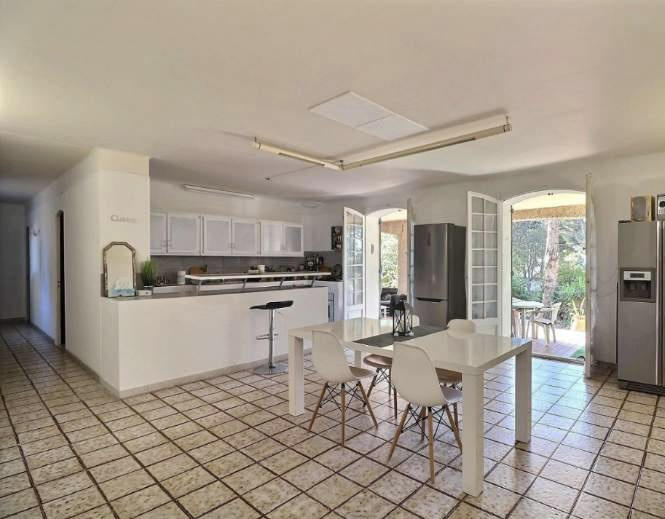 Propriété - 445 m² - 10 pièces