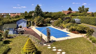 Maison - 230 m² - 6 pièces