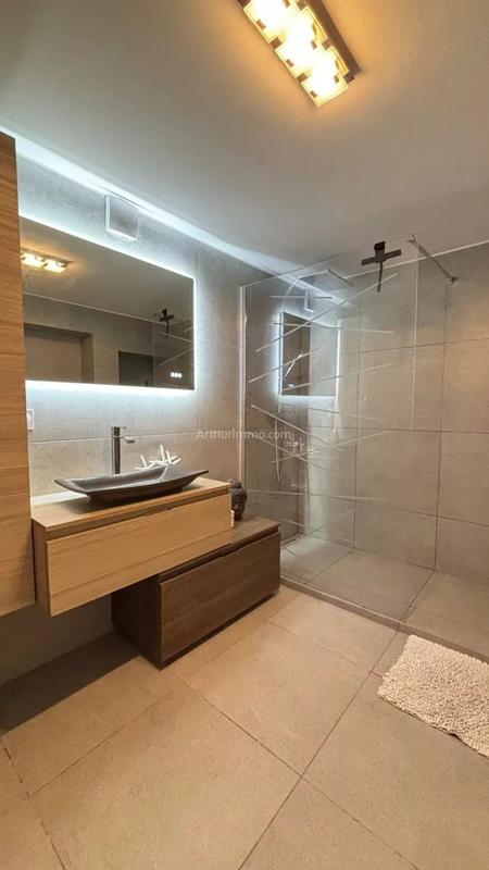 Appartement - 105 m² - 4 pièces