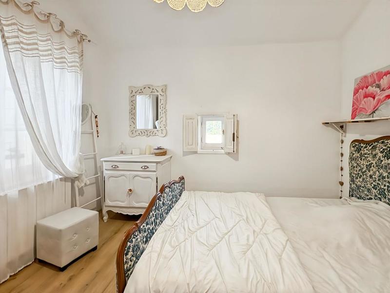 Maison - 205 m² - 9 pièces