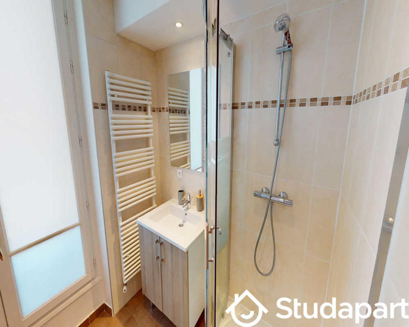 Chambre - 100 m² - 1 pièce