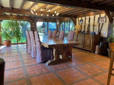 Propriété - 320 m² - 11 pièces