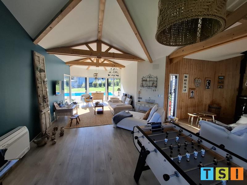 Maison - 228 m² - 6 pièces