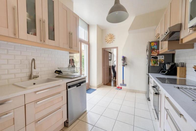 Maison - 201 m² - 6 pièces