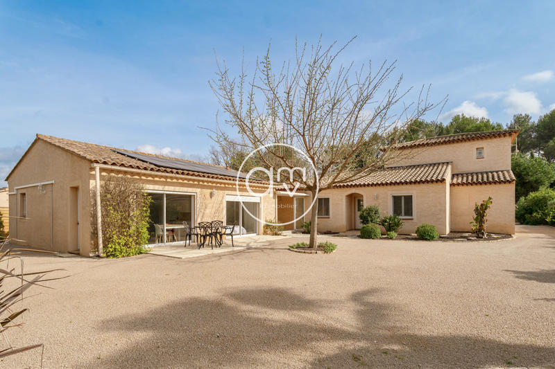 Maison - 253 m² - 9 pièces