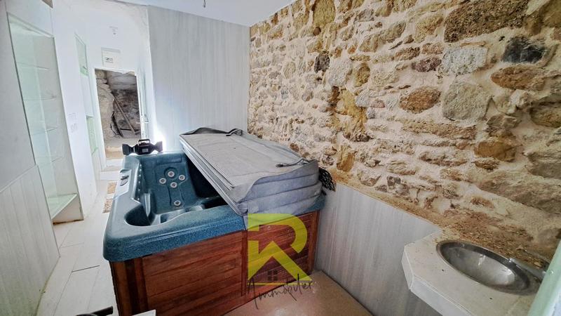 Maison - 228 m² - 8 pièces