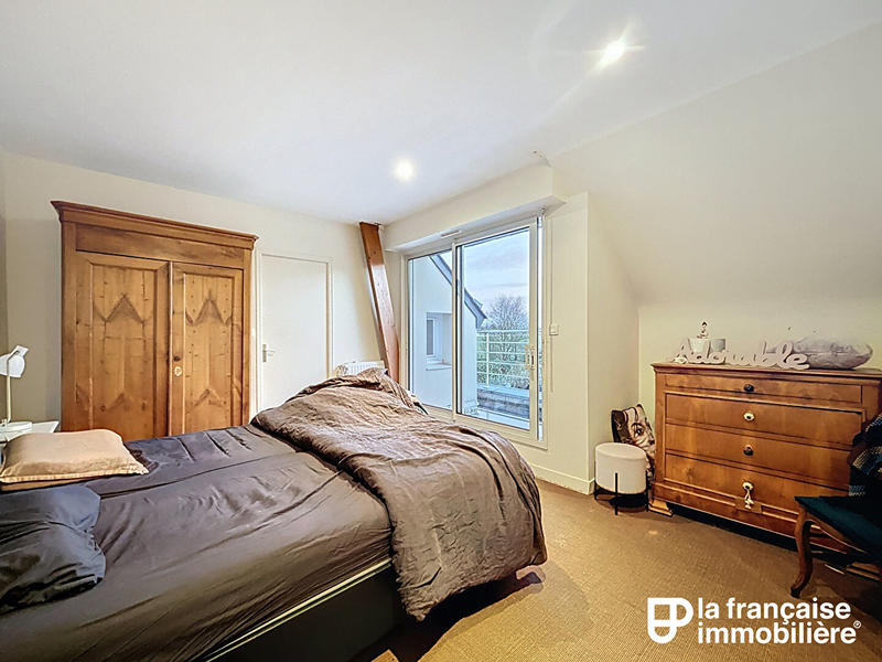 Maison - 210 m² - 9 pièces