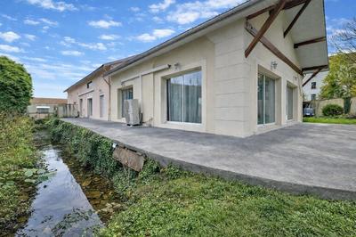 Maison - 219 m² - 7 pièces