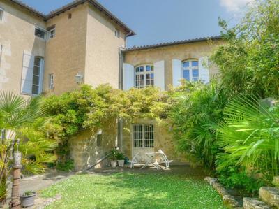 Maison - 327 m² - 12 pièces