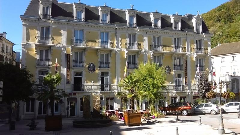 Local commercial - 1 300 m² - 50 pièces