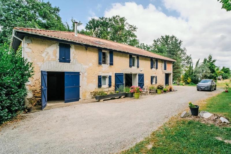 Demeure - 180 m² - 6 pièces