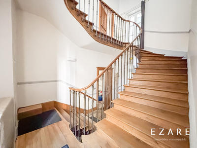 Maison ancienne - 1 200 m² - 20 pièces