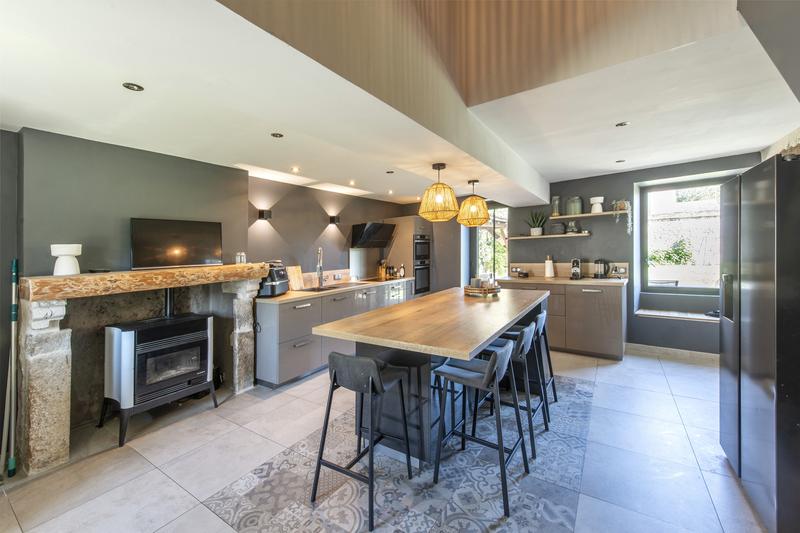 Maison - 285 m² - 7 pièces