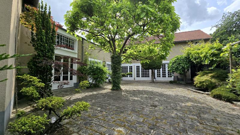 Maison - 384 m² - 11 pièces