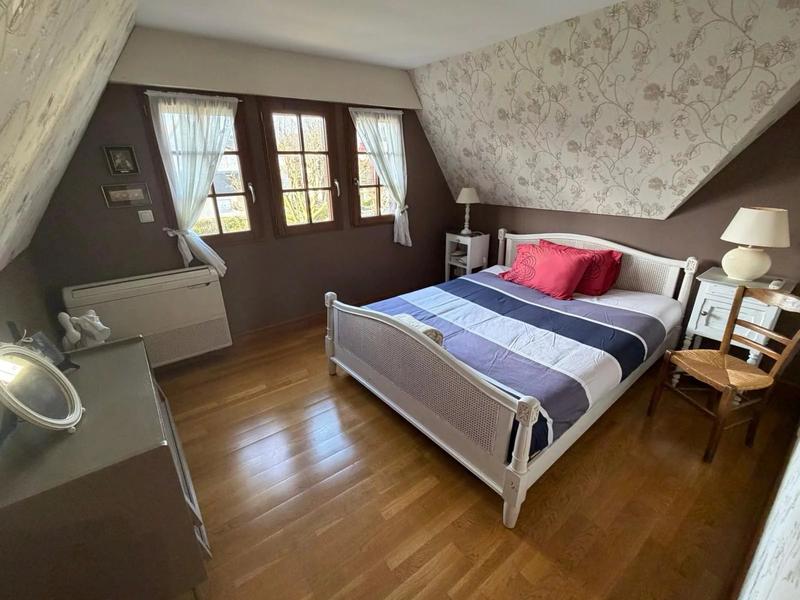 Maison - 200 m² - 6 pièces