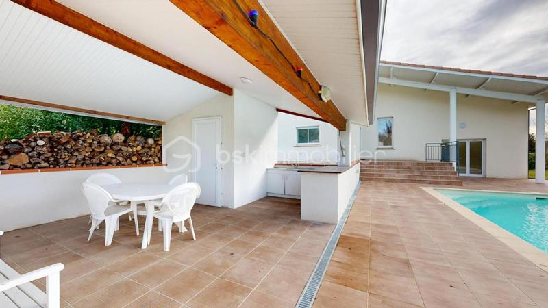 Villa - 230 m² - 6 pièces