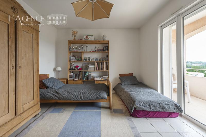 Maison traditionnelle - 180 m² - 6 pièces