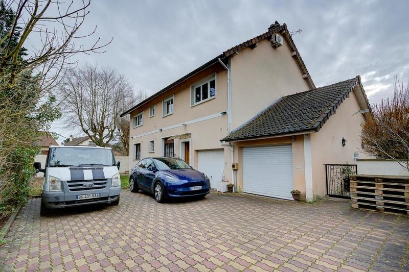 Appartement - 156 m² - 8 pièces