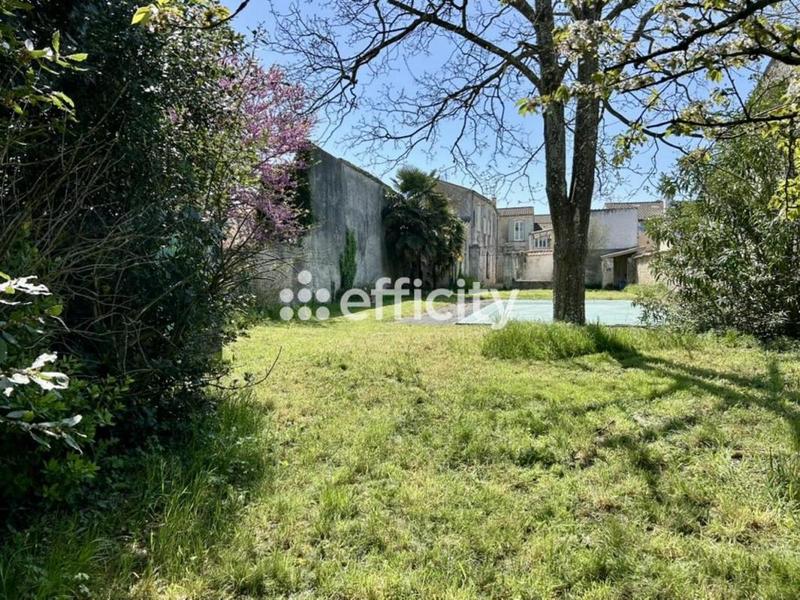 Maison - 215 m² - 9 pièces