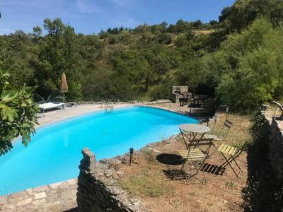 Propriété - 273 m² - 10 pièces