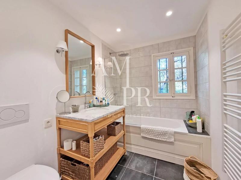 Maison - 290 m² - 7 pièces