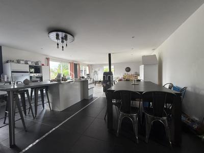 Propriété - 148 m² - 5 pièces