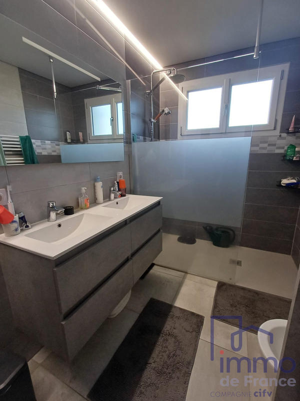 Maison traditionnelle - 132 m² - 6 pièces