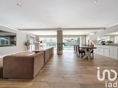 Maison - 170 m² - 9 pièces