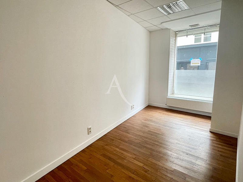 Local commercial - 98 m² - 5 pièces