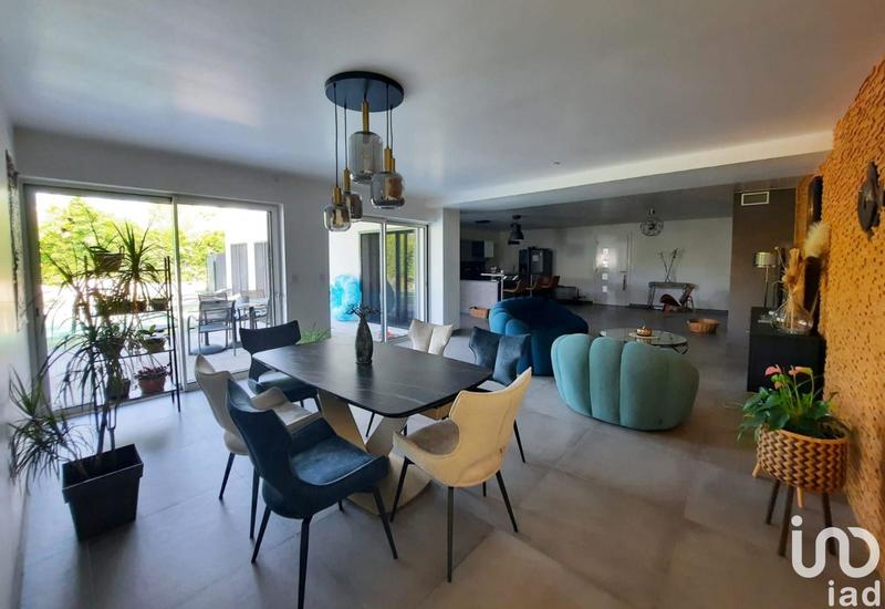 Maison - 180 m² - 5 pièces