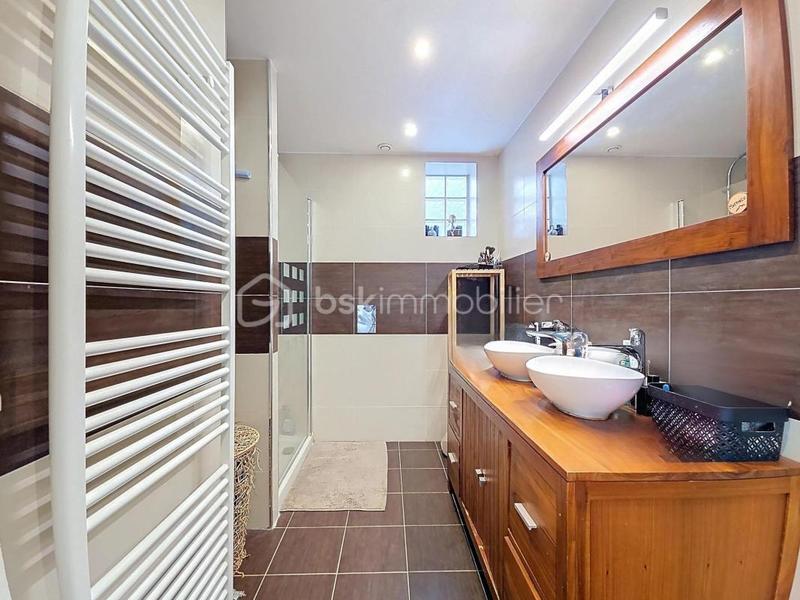 Maison - 180 m² - 6 pièces