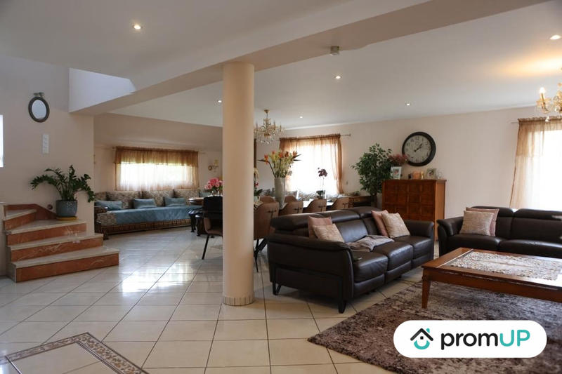 Maison contemporaine - 221 m² - 6 pièces