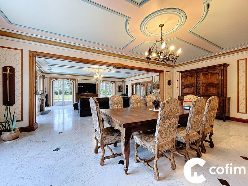 Maison - 349 m² - 6 pièces