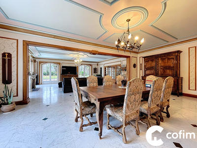 Maison - 349 m² - 6 pièces