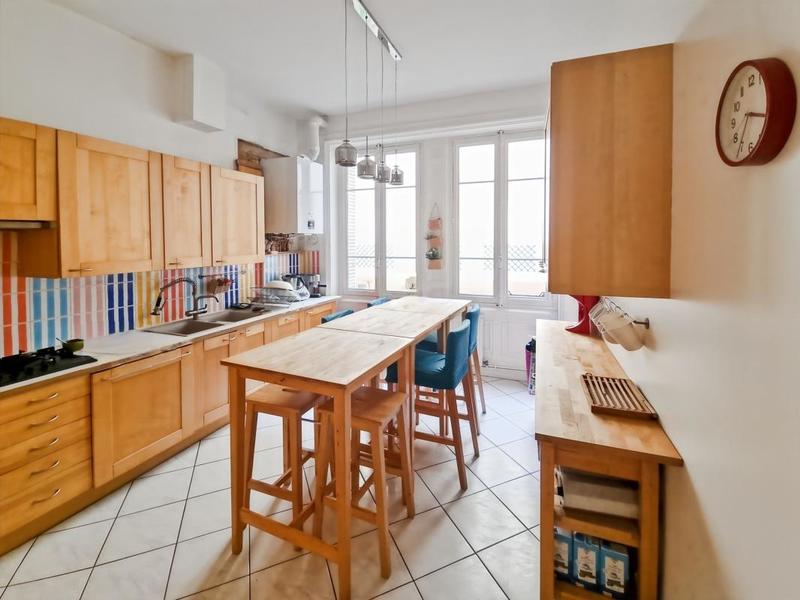 Appartement - 147 m² - 6 pièces