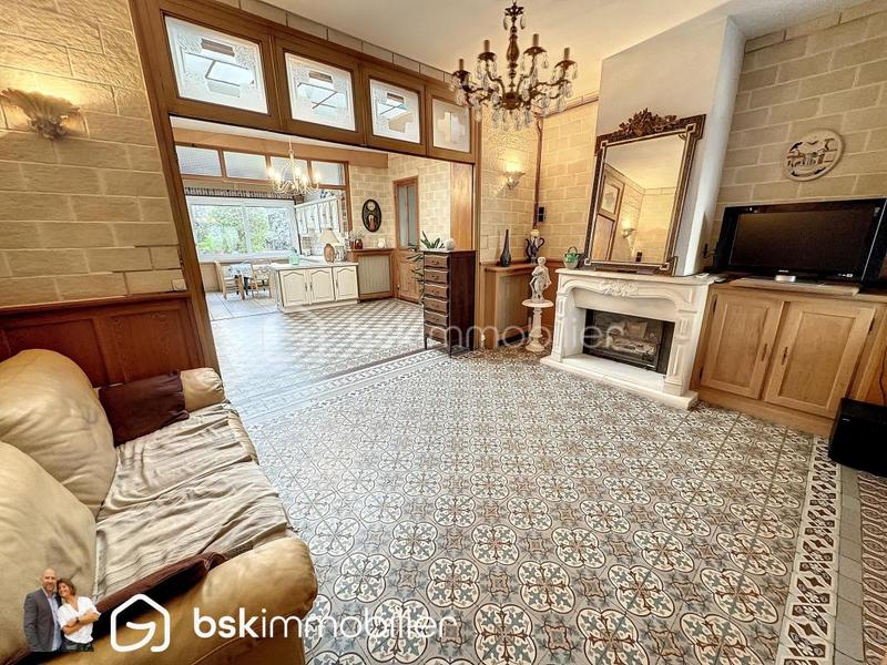 Maison - 212 m² - 7 pièces