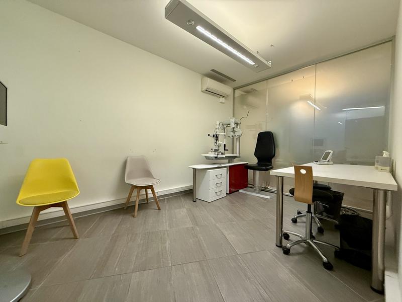 Local d'activités - 302 m² - 11 pièces