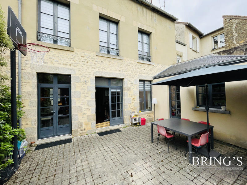 Maison - 309 m² - 12 pièces