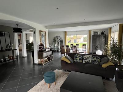 Maison - 182 m² - 6 pièces