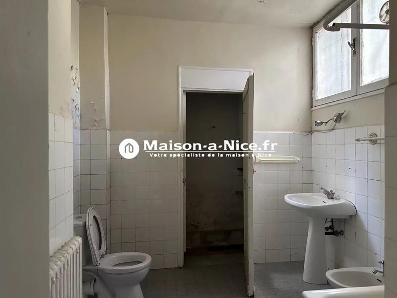 Maison - 300 m² - 12 pièces