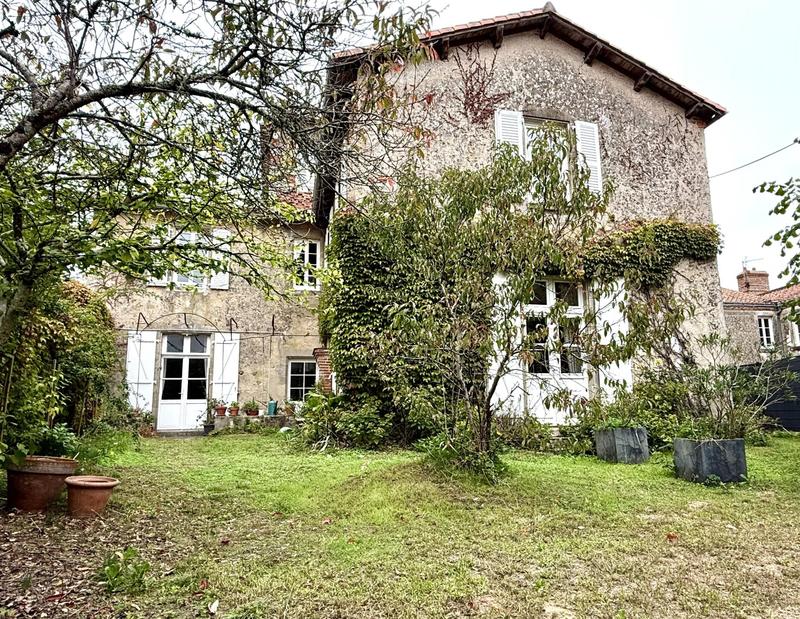 Maison - 176 m² - 8 pièces