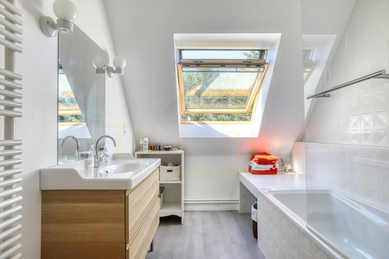 Maison - 185 m² - 7 pièces