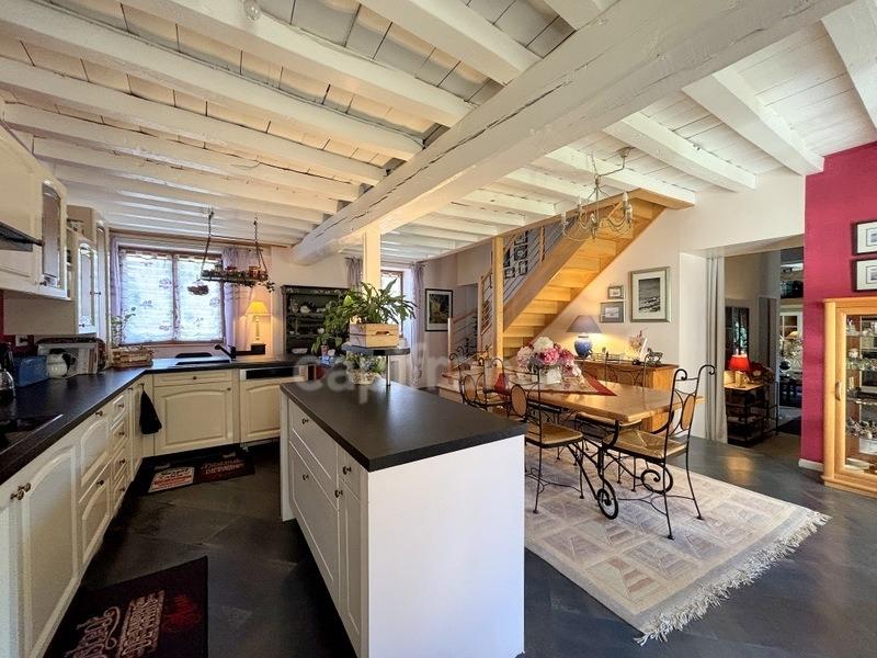 Maison - 218 m² - 5 pièces