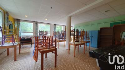 Appartement - 1 350 m² - 38 pièces