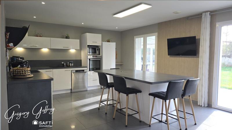 Maison - 196 m² - 7 pièces