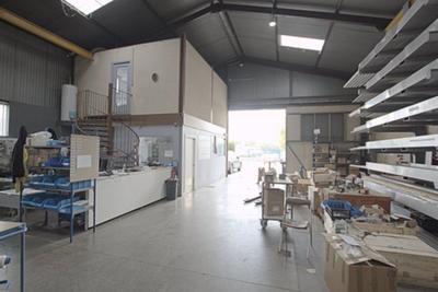 Bureau - 691 m² - 4 pièces